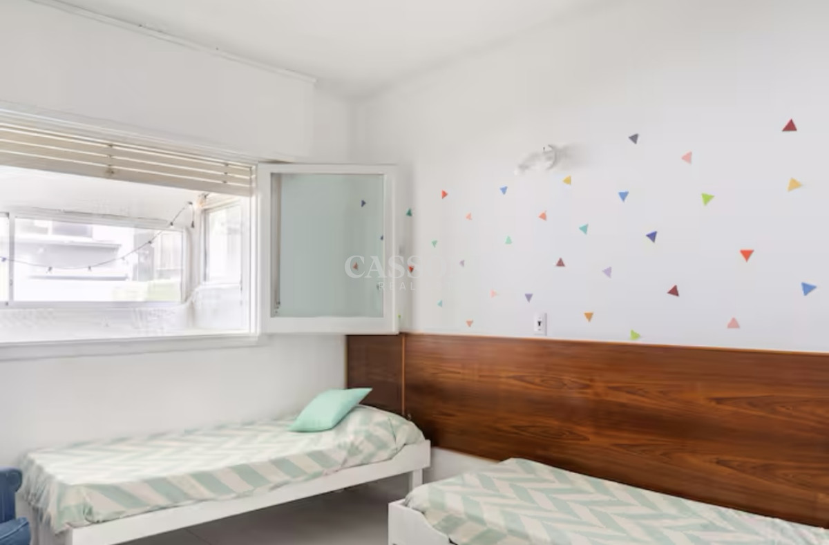 Casa ID.3308 - Gran Casa en Venta sobre el Mar de 5 Dormitorios y Dependencia en Península, Punta del Este