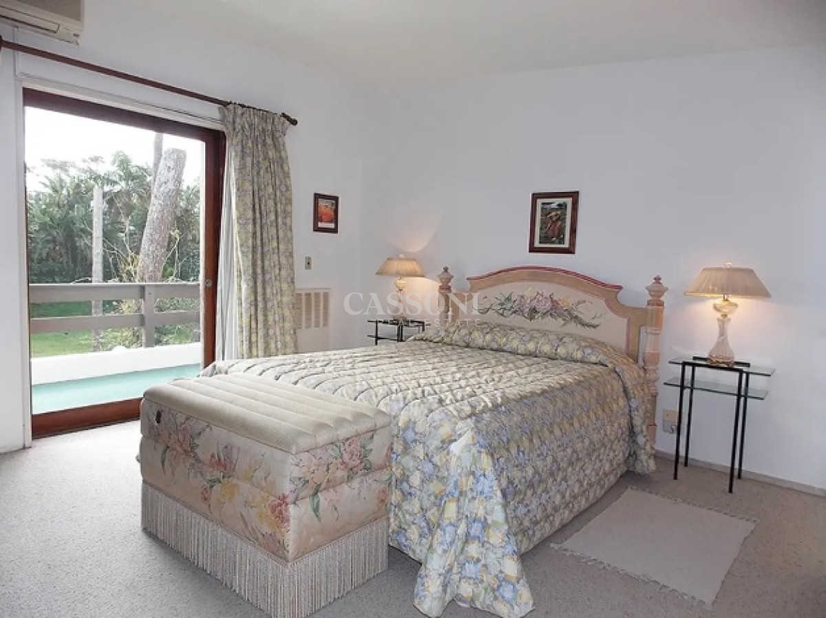 Casa ID.3416 - Excelente Casa de 4 Dormitorios con Piscina en Playa Mansa, Venta