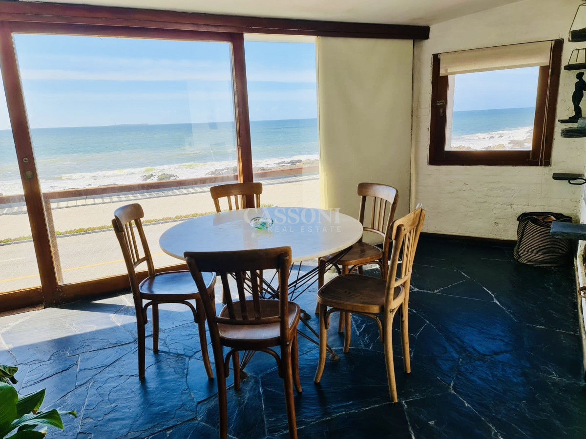 Casa ID.3308 - Gran Casa en Venta sobre el Mar de 5 Dormitorios y Dependencia en Península, Punta del Este