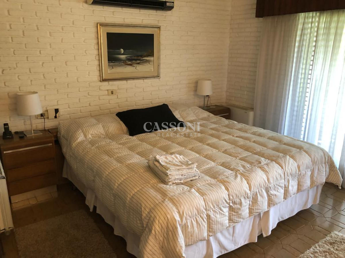 Casa ID.2744 - Excelente Casa de 7 Dormitorios, Piscina, Barbacoa y Dependencia en Punta del Este