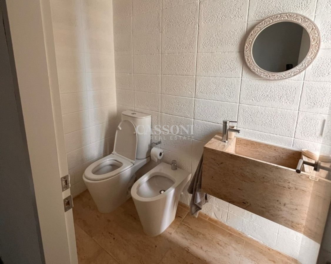 Casa ID.1707 - Venta y alquiler temporario de maravillosa casa a pasos del Mar con cinco dormitorios en suite, Punta Piedras, Manantiales
