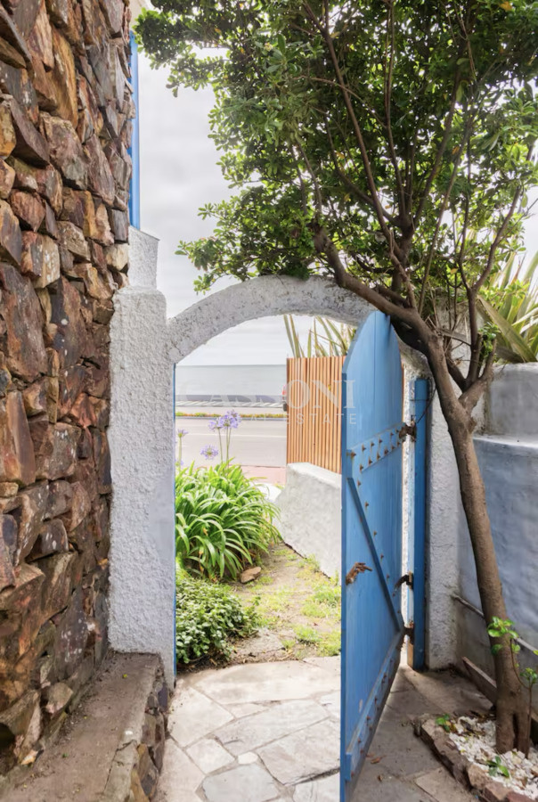 Casa ID.3308 - Gran Casa en Venta sobre el Mar de 5 Dormitorios y Dependencia en Península, Punta del Este