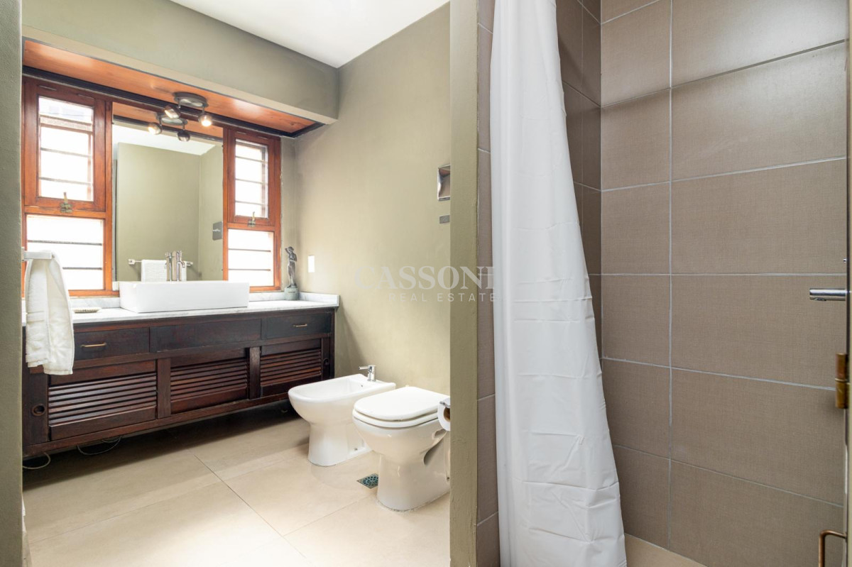 Casa ID.3308 - Gran Casa en Venta sobre el Mar de 5 Dormitorios y Dependencia en Península, Punta del Este
