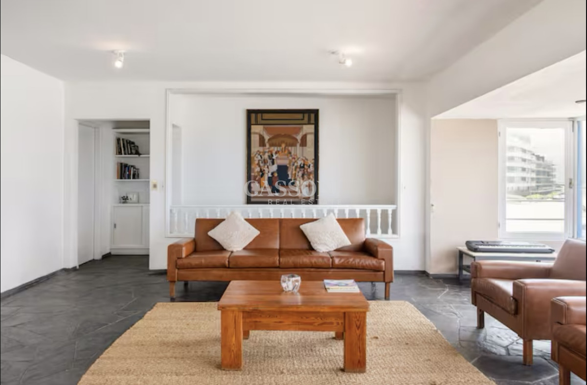 Casa ID.3308 - Gran Casa en Venta sobre el Mar de 5 Dormitorios y Dependencia en Península, Punta del Este