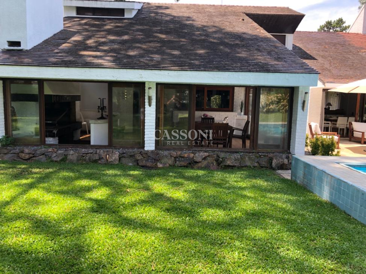 Casa ID.2744 - Excelente Casa de 7 Dormitorios, Piscina, Barbacoa y Dependencia en Punta del Este