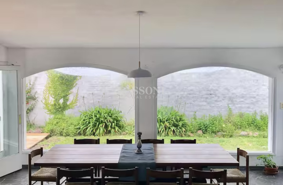 Casa ID.3308 - Gran Casa en Venta sobre el Mar de 5 Dormitorios y Dependencia en Península, Punta del Este