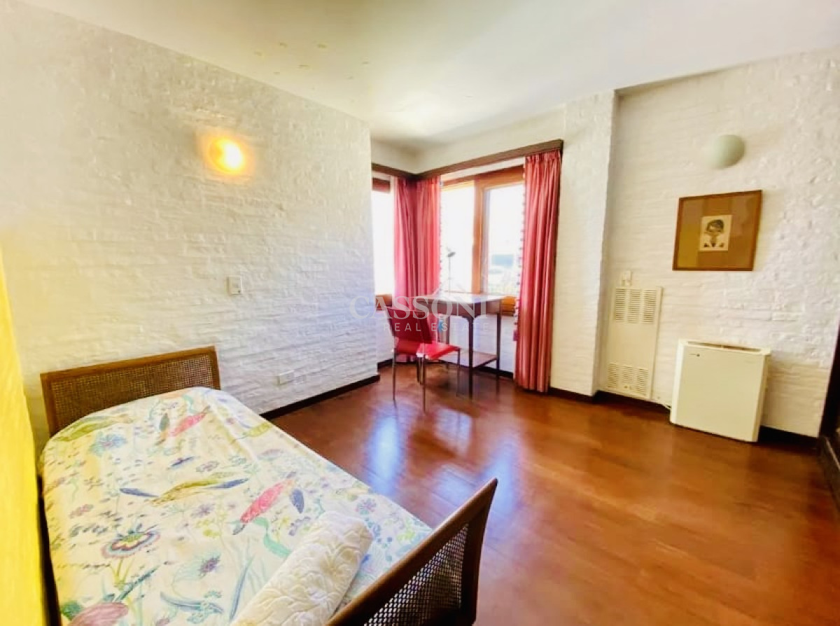 Casa ID.3308 - Gran Casa en Venta sobre el Mar de 5 Dormitorios y Dependencia en Península, Punta del Este