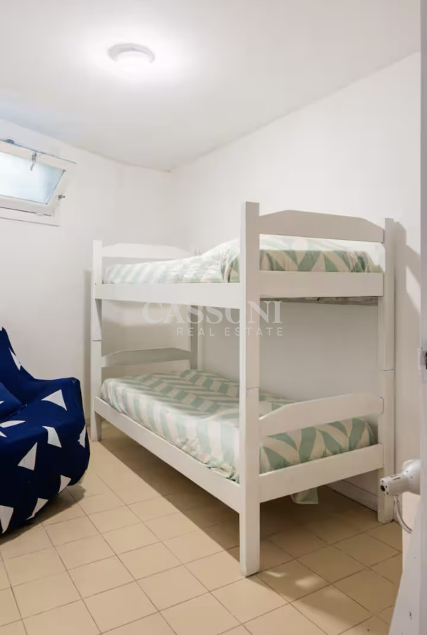 Casa ID.3308 - Gran Casa en Venta sobre el Mar de 5 Dormitorios y Dependencia en Península, Punta del Este