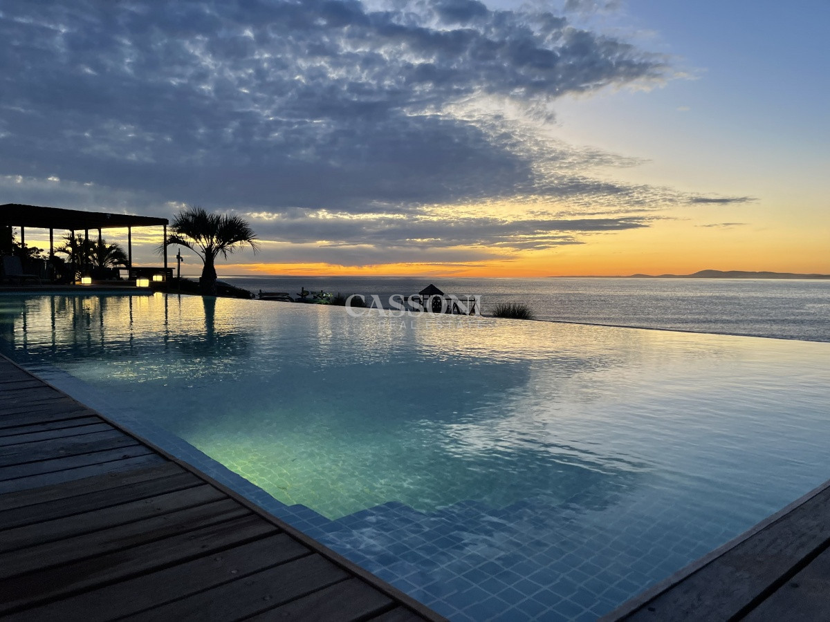 Apartamento ID.3443 - Venta y alquiler de apartamento de dos dormitorios con parrillero de uso exclusivo en Punta Ballena