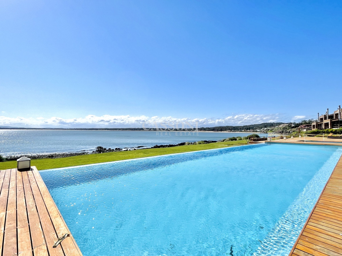 Apartamento ID.3989 - Venta de apartamento de dos dormitorios con parrillero en complejo privado de Punta Ballena