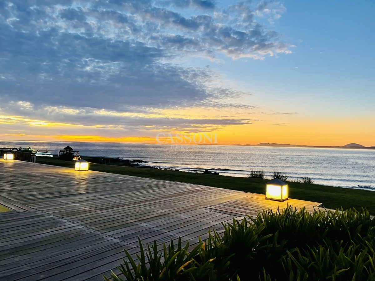 Apartamento ID.3443 - Venta y alquiler de apartamento de dos dormitorios con parrillero de uso exclusivo en Punta Ballena