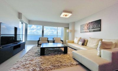 Oportunidad en Venta, Moderno Apartamento de 2 Dormitorios + Dependencia Primera Línea de playa Brava