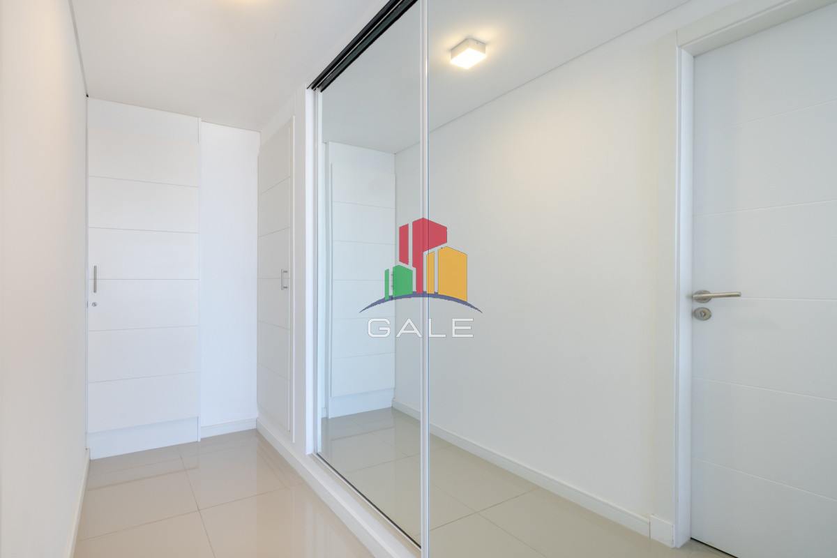Apartamento ID.377 - Apartamento de 2 Dormitorios en Playa Brava con Vista al Mar - Venta