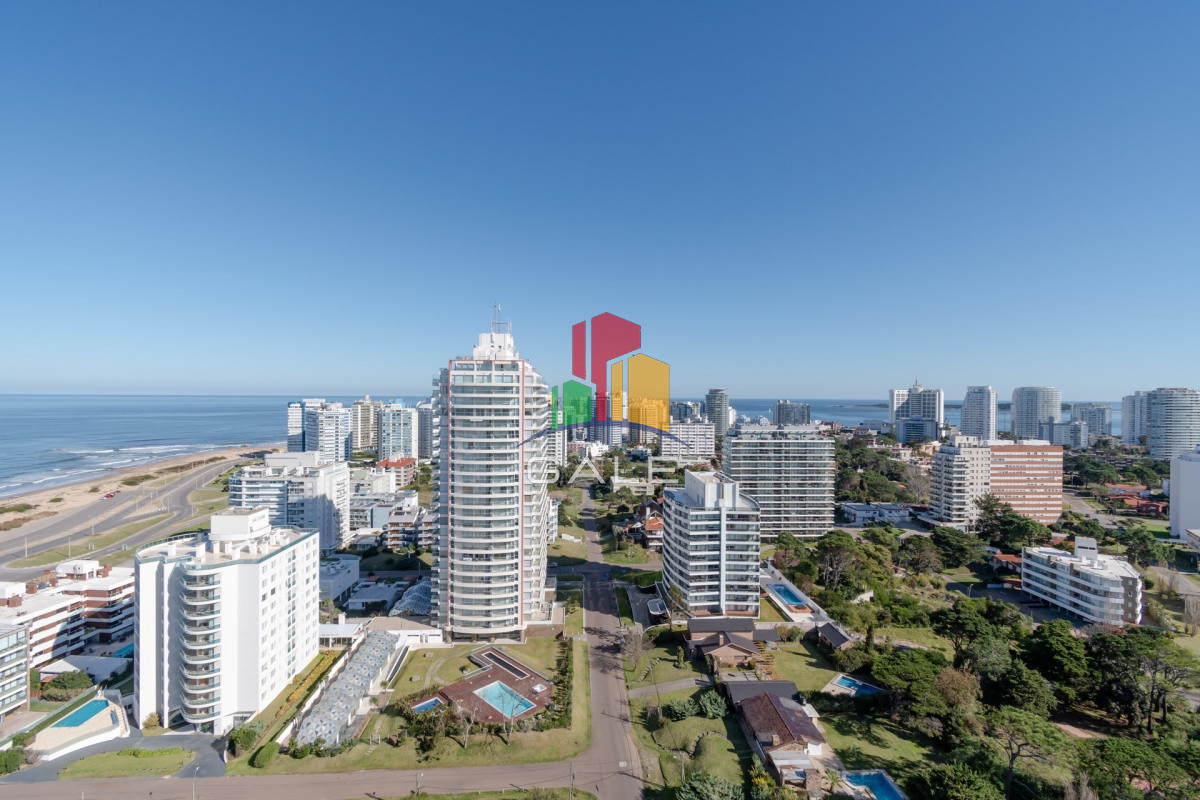 Apartamento ID.377 - Apartamento de 2 Dormitorios en Playa Brava con Vista al Mar - Venta