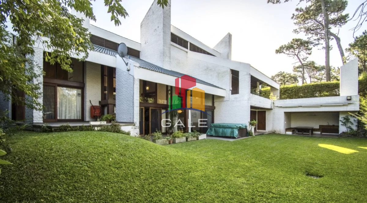 excelente casa de 4 dormitorios en playa mansa, ideal para vivir todo el año - gal3296c