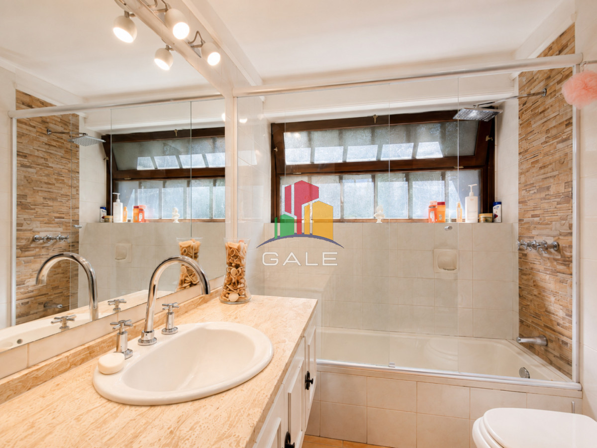 Casa ID.3295 - Cómoda Casa de 5 Dormitorios y Piscina Climatizada en Punta del Este