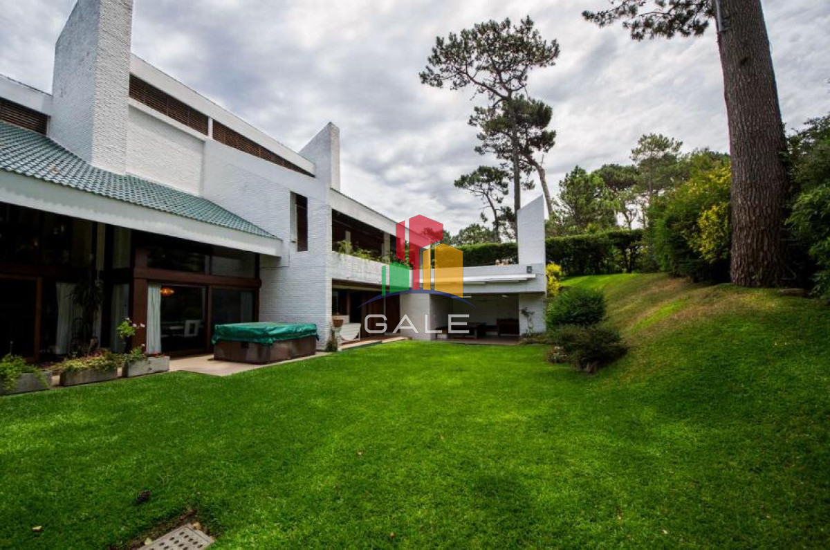 Casa ID.3296 - Excelente Casa de 4 Dormitorios en Playa Mansa, Ideal para vivir todo el año
