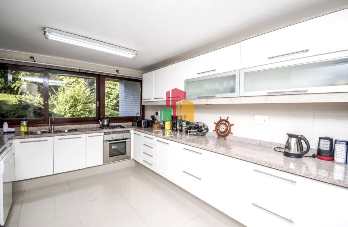 Casa ID.3296 - Excelente Casa de 4 Dormitorios en Playa Mansa, Ideal para vivir todo el año