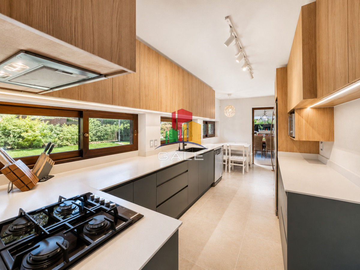 Casa ID.3295 - Cómoda Casa de 5 Dormitorios y Piscina Climatizada en Punta del Este