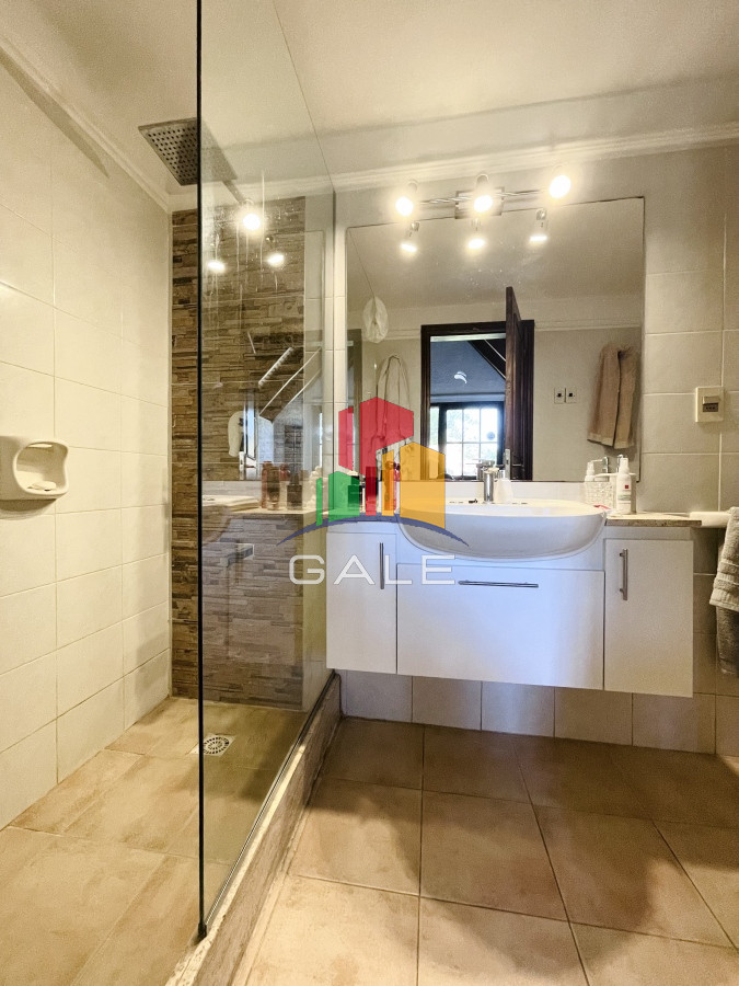 Casa ID.3295 - Cómoda Casa de 5 Dormitorios y Piscina Climatizada en Punta del Este