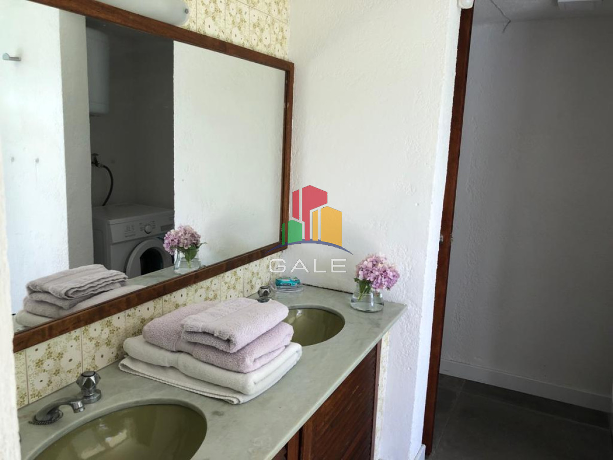 Casa ID.967 - Excelente Casa de 7 Dormitorios, Piscina, Barbacoa y Dependencia en Punta del Este