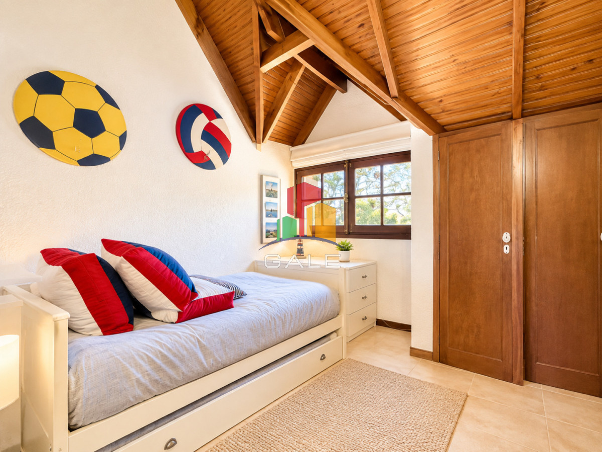 Casa ID.3295 - Cómoda Casa de 5 Dormitorios y Piscina Climatizada en Punta del Este