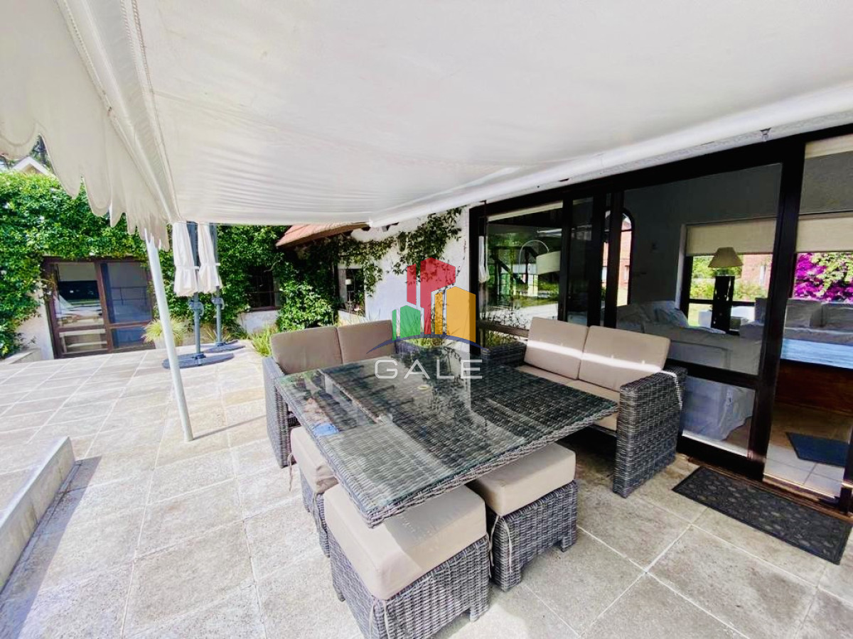 Casa ID.3295 - Cómoda Casa de 5 Dormitorios y Piscina Climatizada en Punta del Este