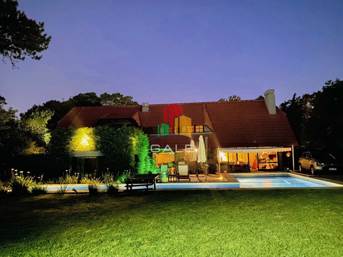 Casa ID.3295 - Cómoda Casa de 5 Dormitorios y Piscina Climatizada en Punta del Este