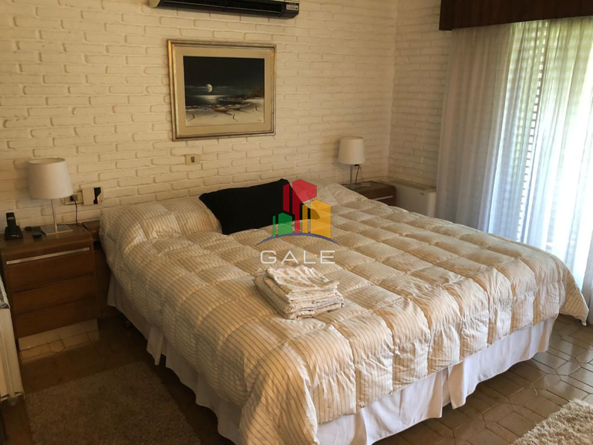 Casa ID.967 - Excelente Casa de 7 Dormitorios, Piscina, Barbacoa y Dependencia en Punta del Este