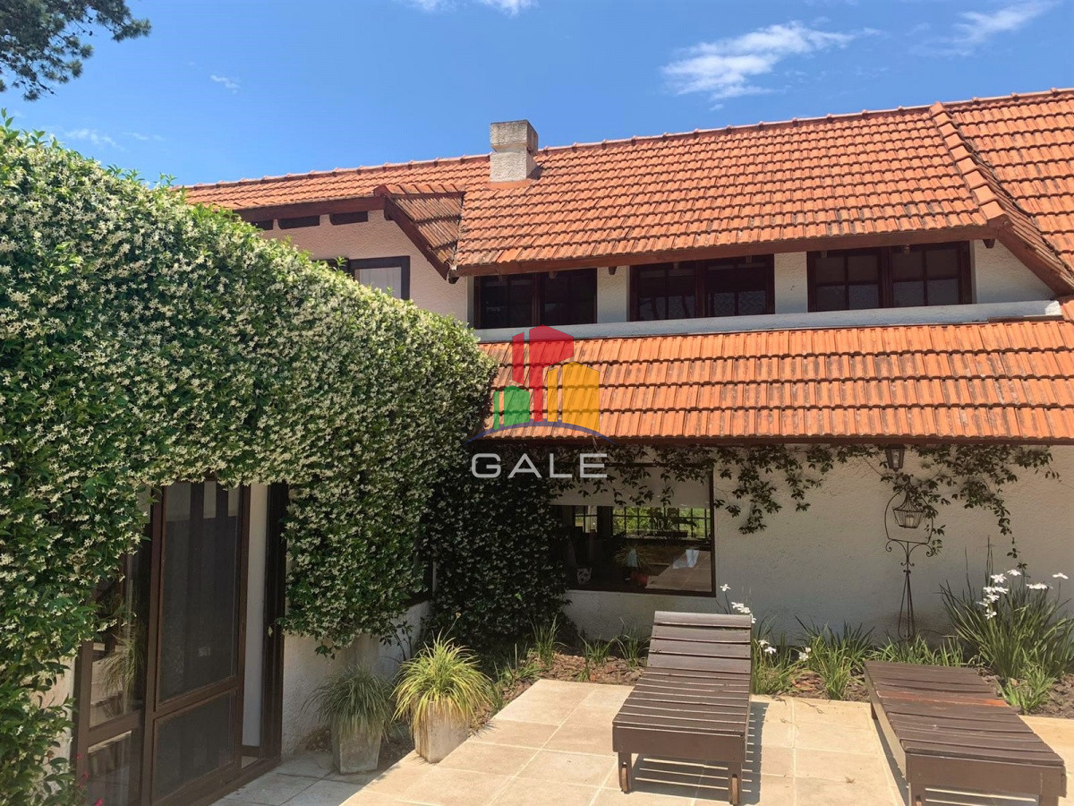 Casa ID.3295 - Cómoda Casa de 5 Dormitorios y Piscina Climatizada en Punta del Este