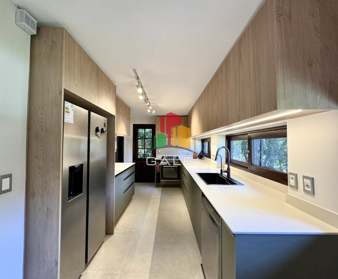 Casa ID.3295 - Cómoda Casa de 5 Dormitorios y Piscina Climatizada en Punta del Este