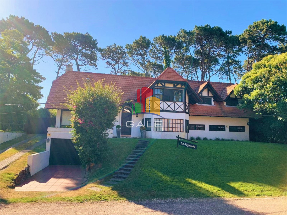 Casa ID.3295 - Cómoda Casa de 5 Dormitorios y Piscina Climatizada en Punta del Este