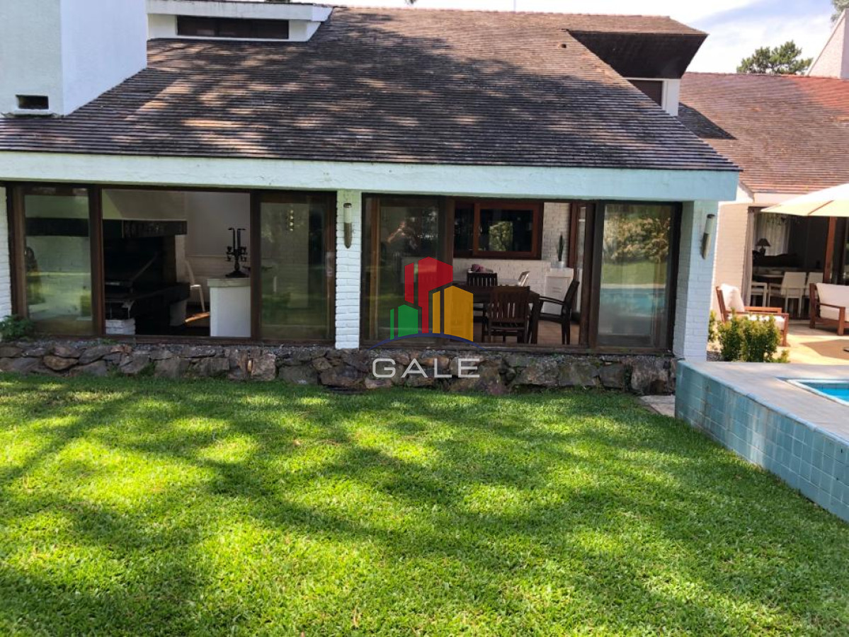 Casa ID.967 - Excelente Casa de 7 Dormitorios, Piscina, Barbacoa y Dependencia en Punta del Este