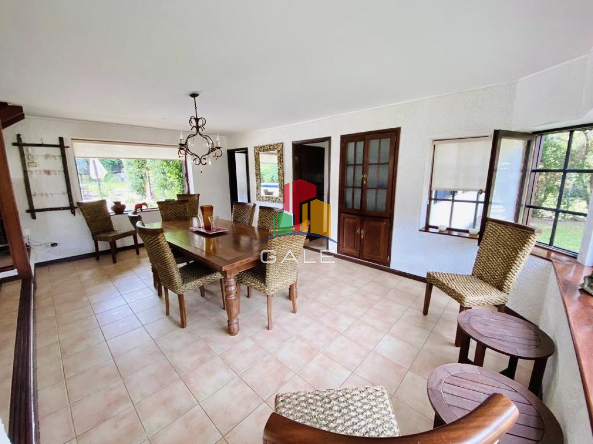 Casa ID.3295 - Cómoda Casa de 5 Dormitorios y Piscina Climatizada en Punta del Este