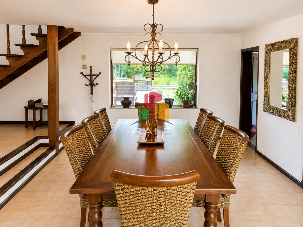 Casa ID.3295 - Cómoda Casa de 5 Dormitorios y Piscina Climatizada en Punta del Este