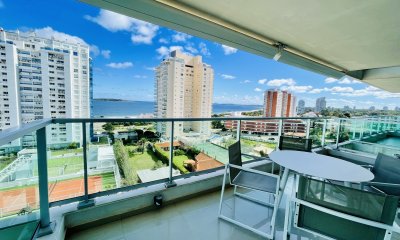 Apartamento de 2 dormitorios en Playa Mansa, Punta del Este - Venta y Alquiler Anual