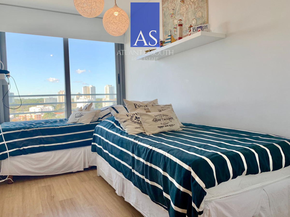 Apartamento ID.4202 - Torre de categoría Apartamento de 2 Dormitorios piscina interior garage Playa Mansa, Punta del Este