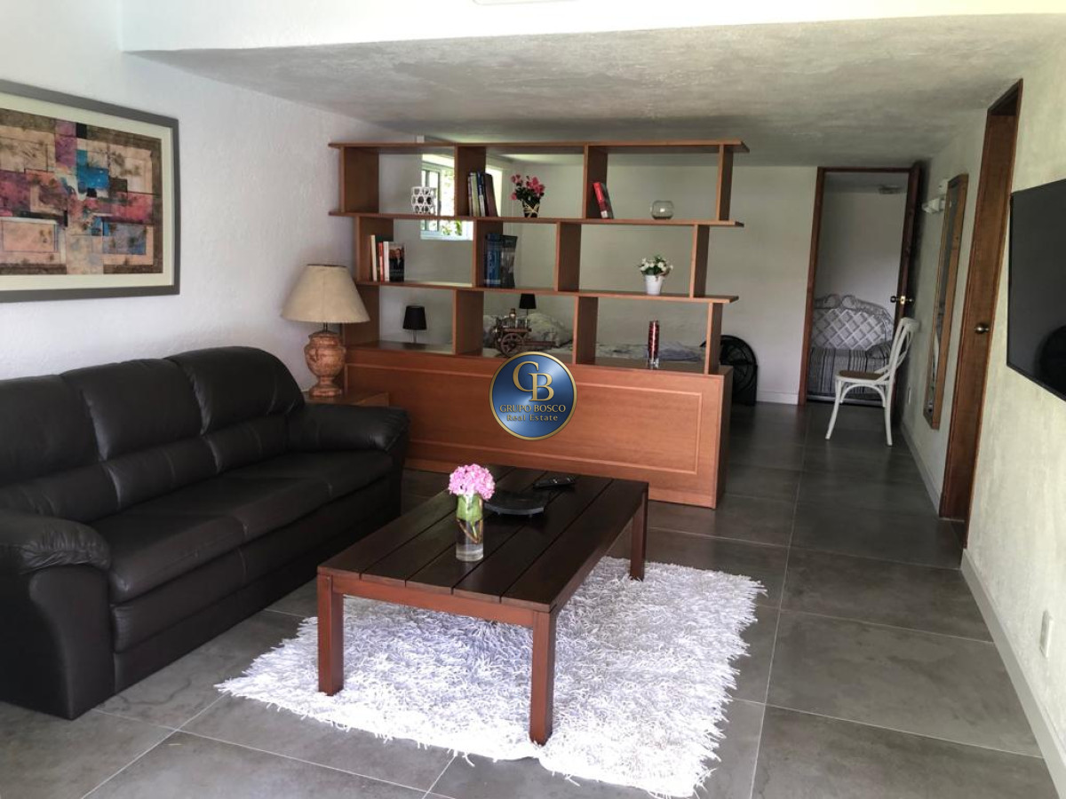 Casa ID.1300 - Excelente Casa de 7 Dormitorios, Piscina, Barbacoa y Dependencia en Punta del Este