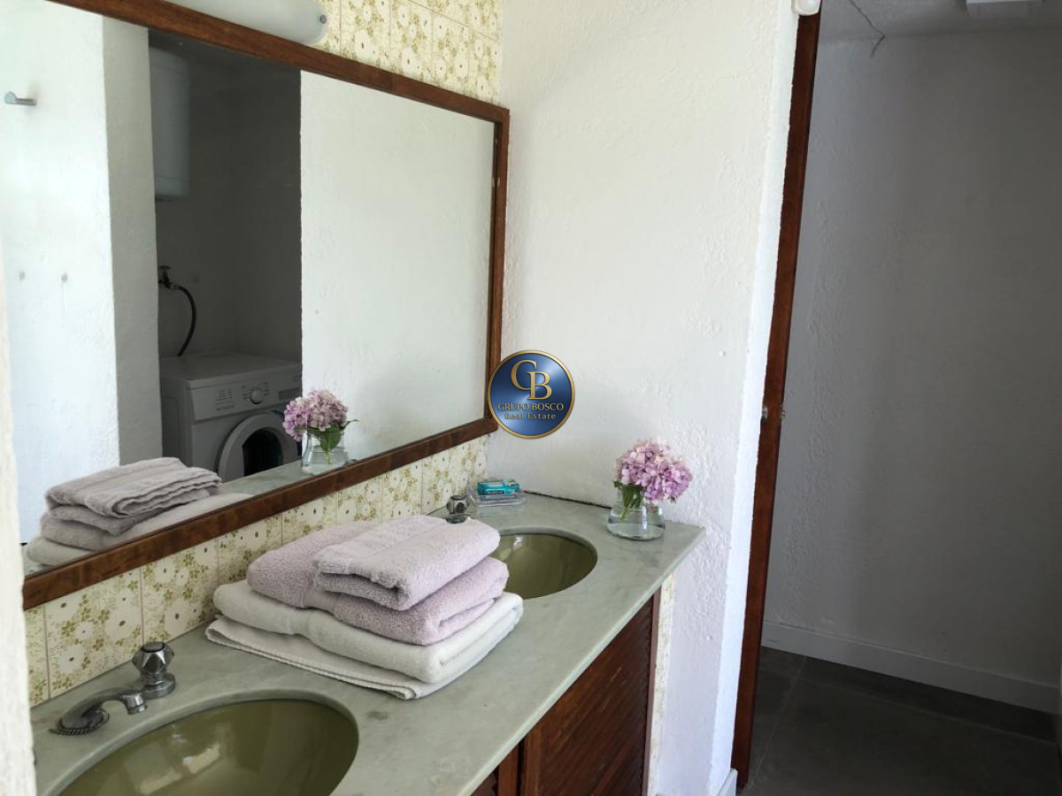 Casa ID.1300 - Excelente Casa de 7 Dormitorios, Piscina, Barbacoa y Dependencia en Punta del Este
