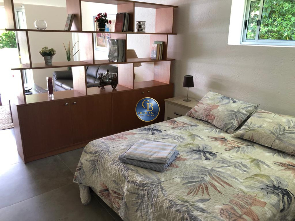 Casa ID.1300 - Excelente Casa de 7 Dormitorios, Piscina, Barbacoa y Dependencia en Punta del Este