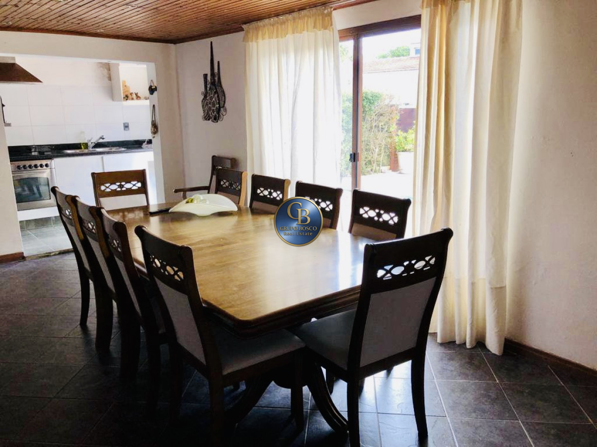 Casa ID.1437 - Alquiler temporario de casa con 3 Dormitorios con piscina y barbacoa en Jardines de Córdoba, Punta del Este