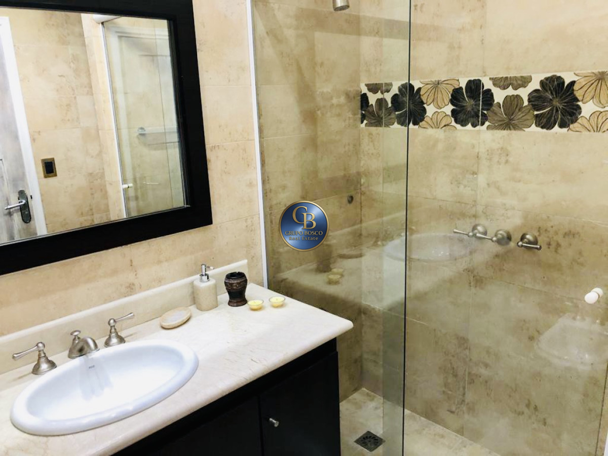 Casa ID.1437 - Alquiler temporario de casa con 3 Dormitorios con piscina y barbacoa en Jardines de Córdoba, Punta del Este