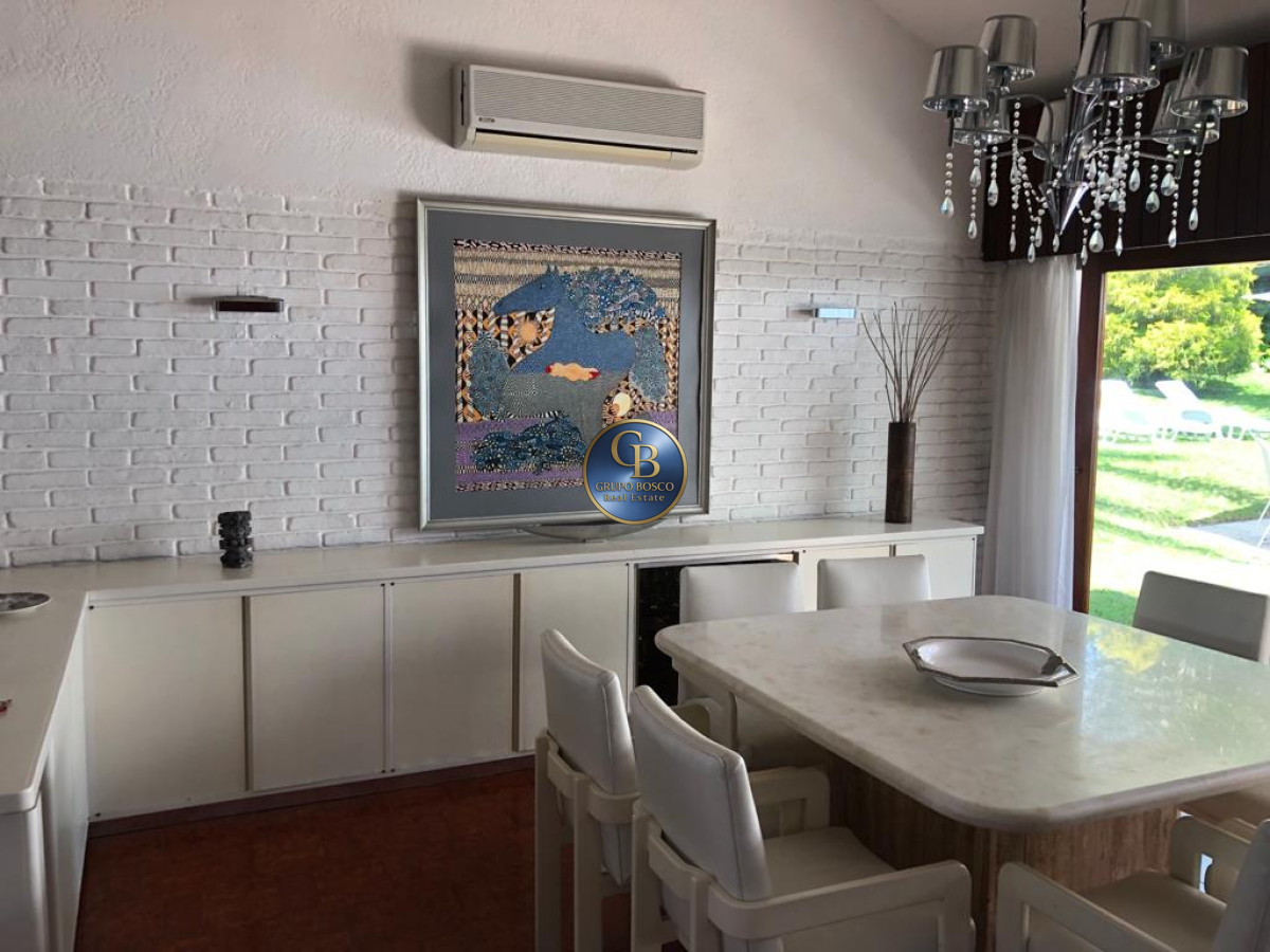 Casa ID.1300 - Excelente Casa de 7 Dormitorios, Piscina, Barbacoa y Dependencia en Punta del Este