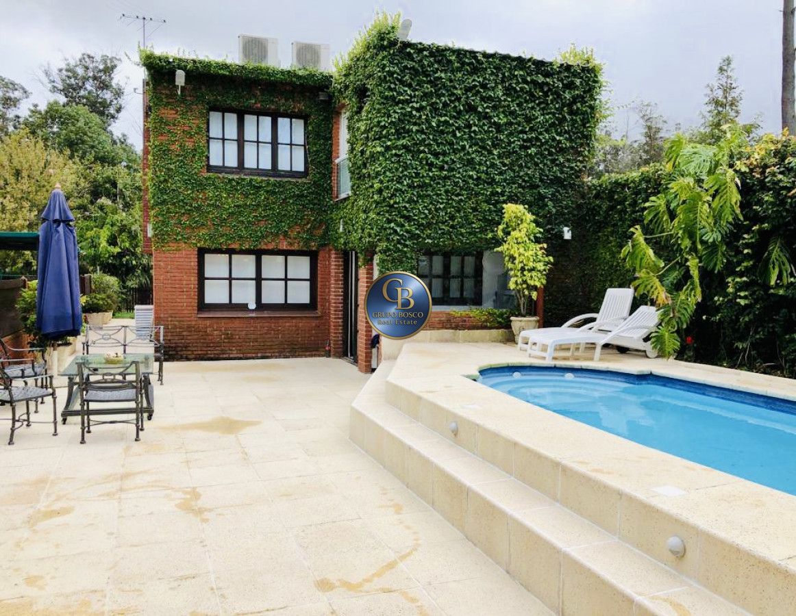 Casa ID.1437 - Alquiler temporario de casa con 3 Dormitorios con piscina y barbacoa en Jardines de Córdoba, Punta del Este