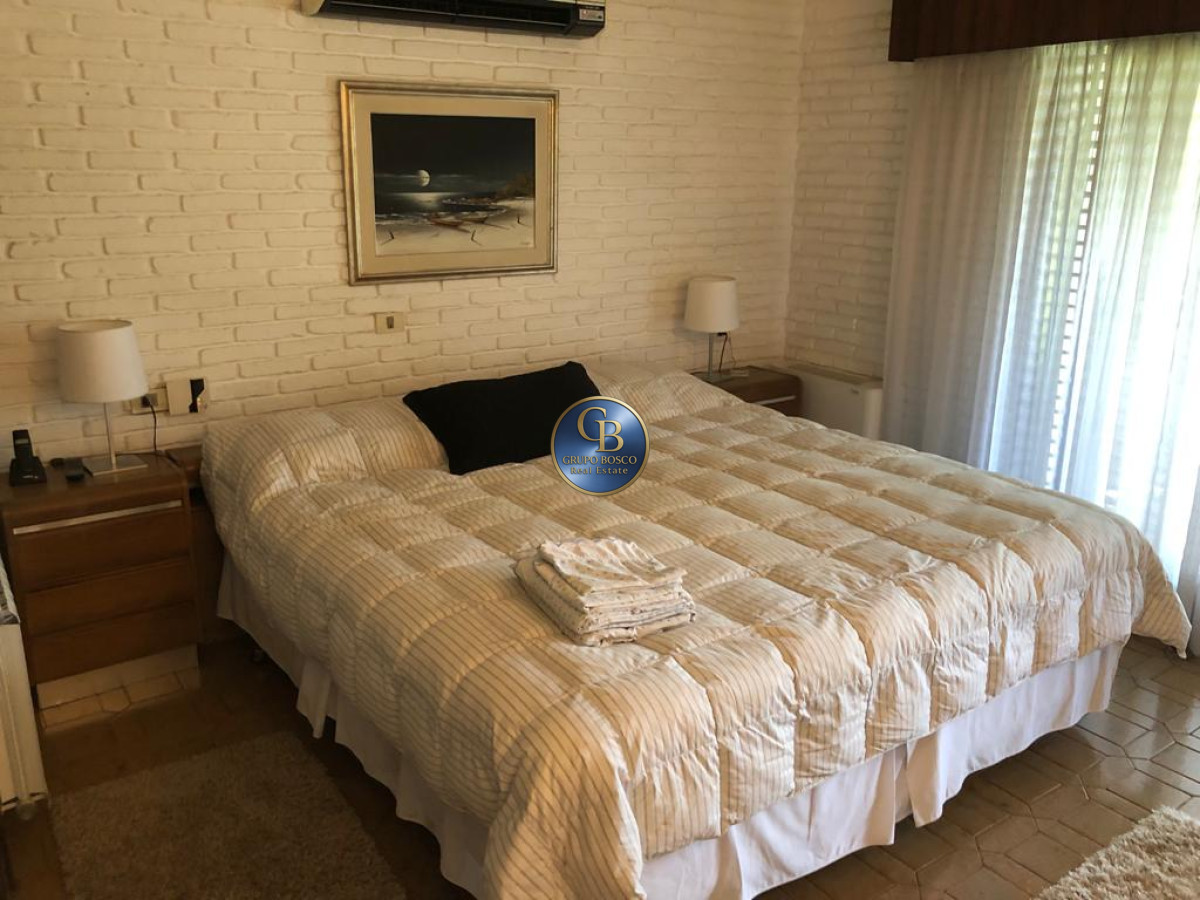 Casa ID.1300 - Excelente Casa de 7 Dormitorios, Piscina, Barbacoa y Dependencia en Punta del Este
