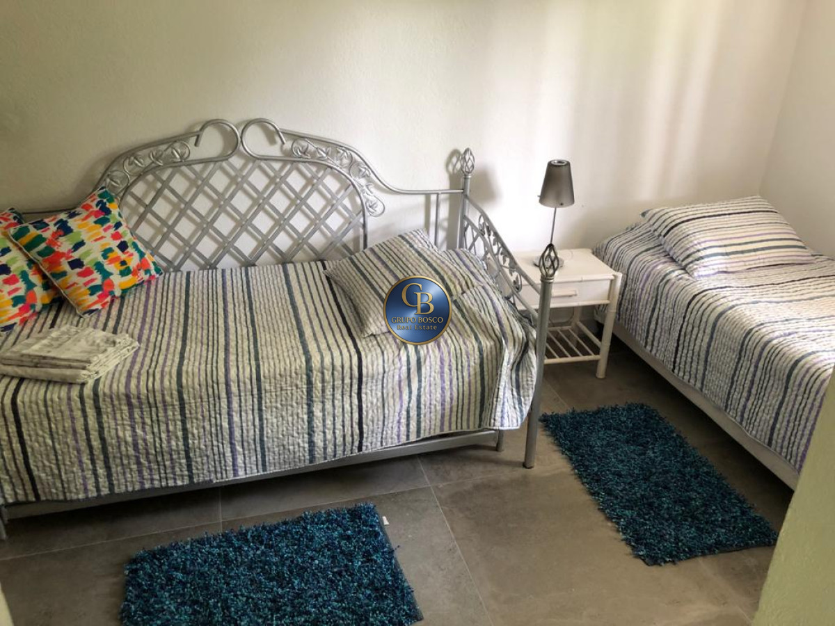 Casa ID.1300 - Excelente Casa de 7 Dormitorios, Piscina, Barbacoa y Dependencia en Punta del Este