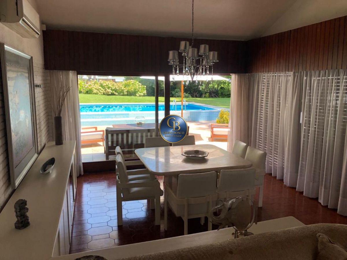 Casa ID.1300 - Excelente Casa de 7 Dormitorios, Piscina, Barbacoa y Dependencia en Punta del Este