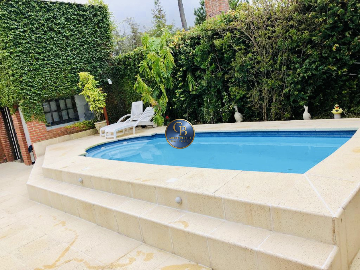 Casa ID.1437 - Alquiler temporario de casa con 3 Dormitorios con piscina y barbacoa en Jardines de Córdoba, Punta del Este