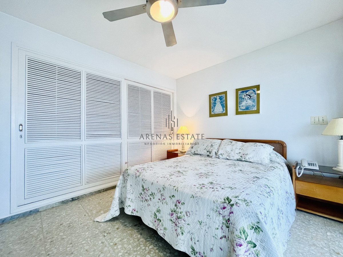 Apartamento ID.1969 - Apartamento de 2 Dormitorios Frente al Mar, con Vista - Playa Mansa, Venta