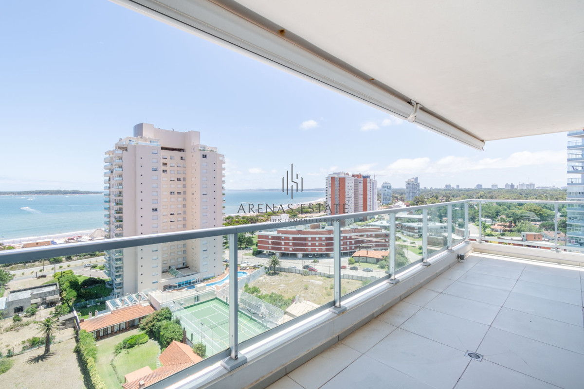 Apartamento ID.2148 - Venta de Excelente Apartamento de 3 Dormitorios con Vista al Mar, Playa Mansa, Punta del Este